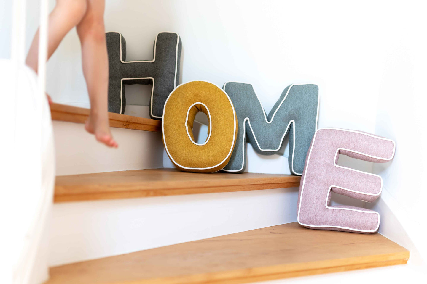Buchstabenkissen von KENTMADE Home